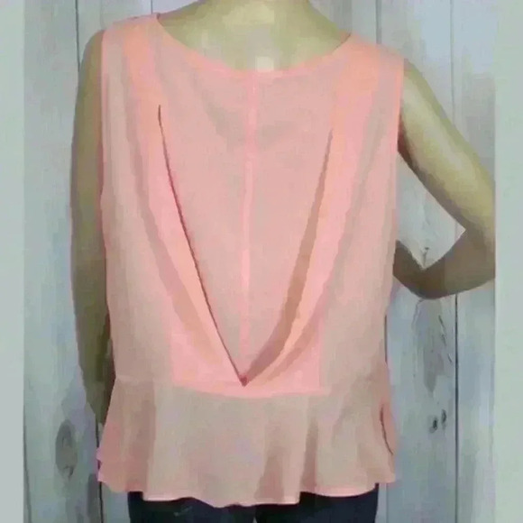 Cutout Sleeveless Top Size Small Embroidered Floral Flowy Boho Peachy Pink NEW - Picture 2 of 8